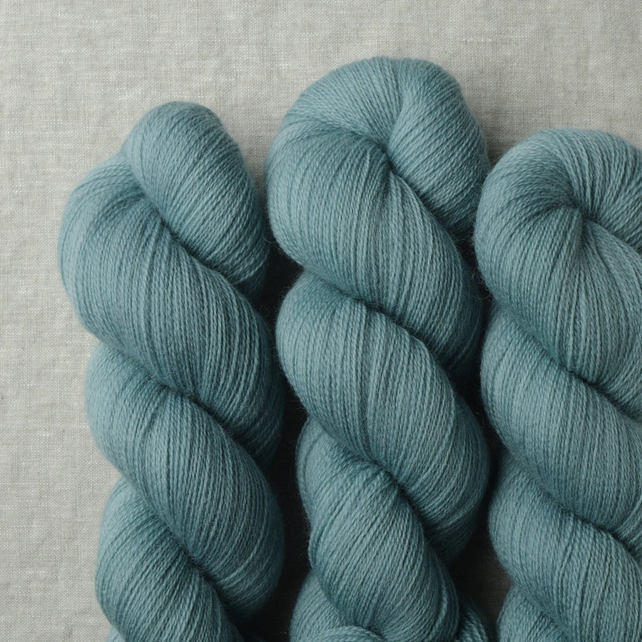 Split Leaf Shawl (Airy version) by Sasha Hyre